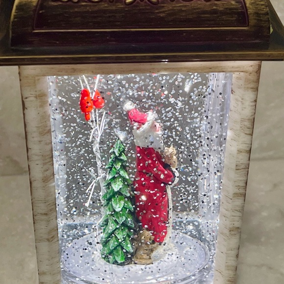 NWT Christmas Snow Globe, Lighted Water Lantern, Santa, Christmas decor, gift! - Picture 5 of 10